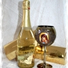 Кристален бокал с Богородица и златно шампанско