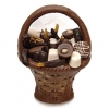 Шоколадова кошница  с бонбони от натурален и млечен шоколад