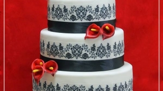 Сватбена торта в бяло и черно