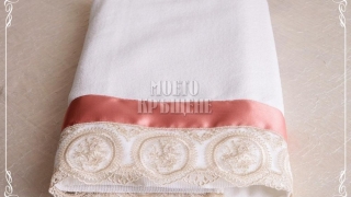 Луксозна хавлиена кърпа за кръщене с френска дантела - Анна Мария