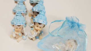 Подарък за гости синьо бебе с шапка